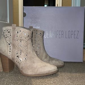 Beige suede bootie
